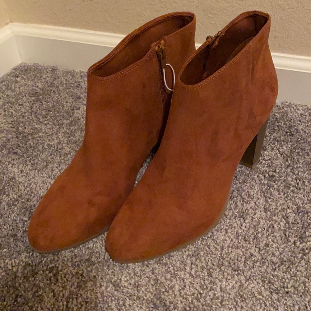 BROWN FAUX SUEDE BOOTIES